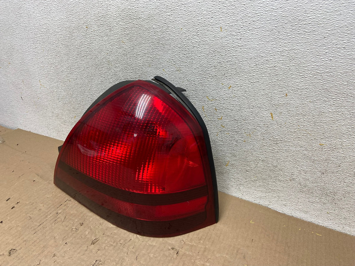 2003 to 2011 Mercury Grand Marquis Right Passenger Tail Light AH5937 LK2