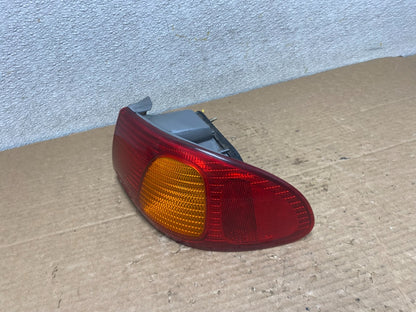 1998 1999 2000 Toyota Corolla Right Passenger Side Tail light OEM Z2746 DW1