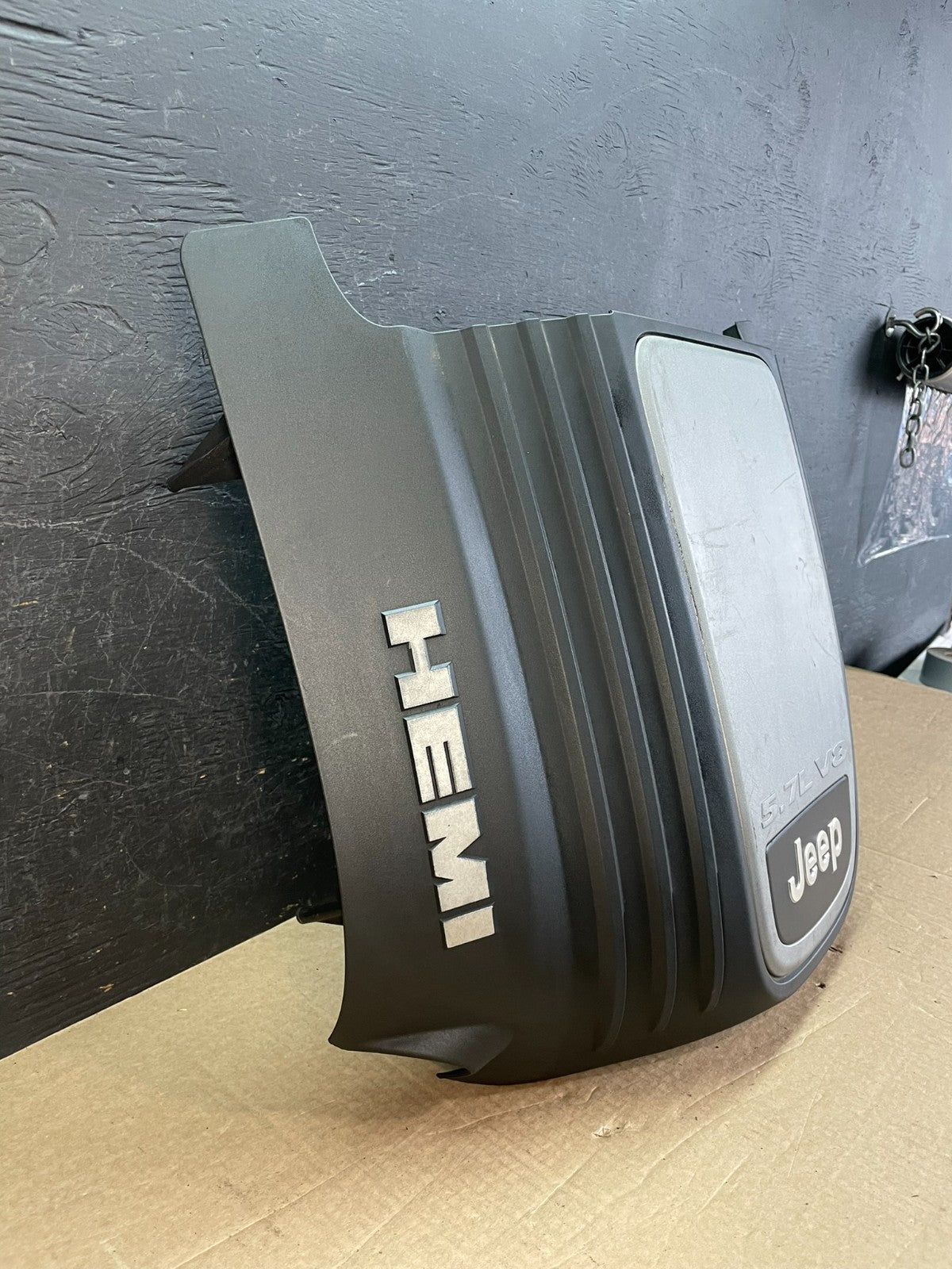 2005 to 2010 Jeep Grand Cherokee 5.7L Hemi Engine Cover Plastic Shield AF5289 DG2