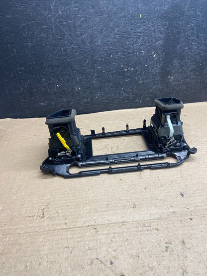 2017-2019 Hyundai Elantra Center Radio Climate Control Air Vent Bezel ah5400 DG3
