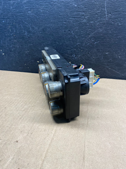 2005-2008 Nissan Pathfinder Radio A/C Heat Temperature Climate Control AE7446 DW2