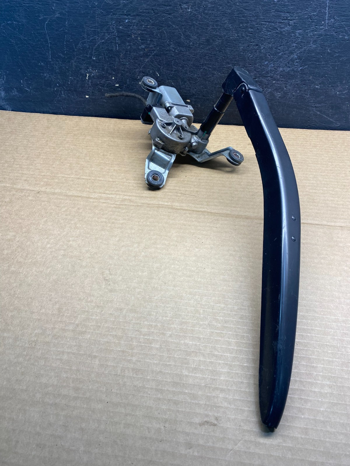 2017-2023 GMC Acadia Tailgate Back Door Rear Wiper Motor Wiper AF6717 DG2