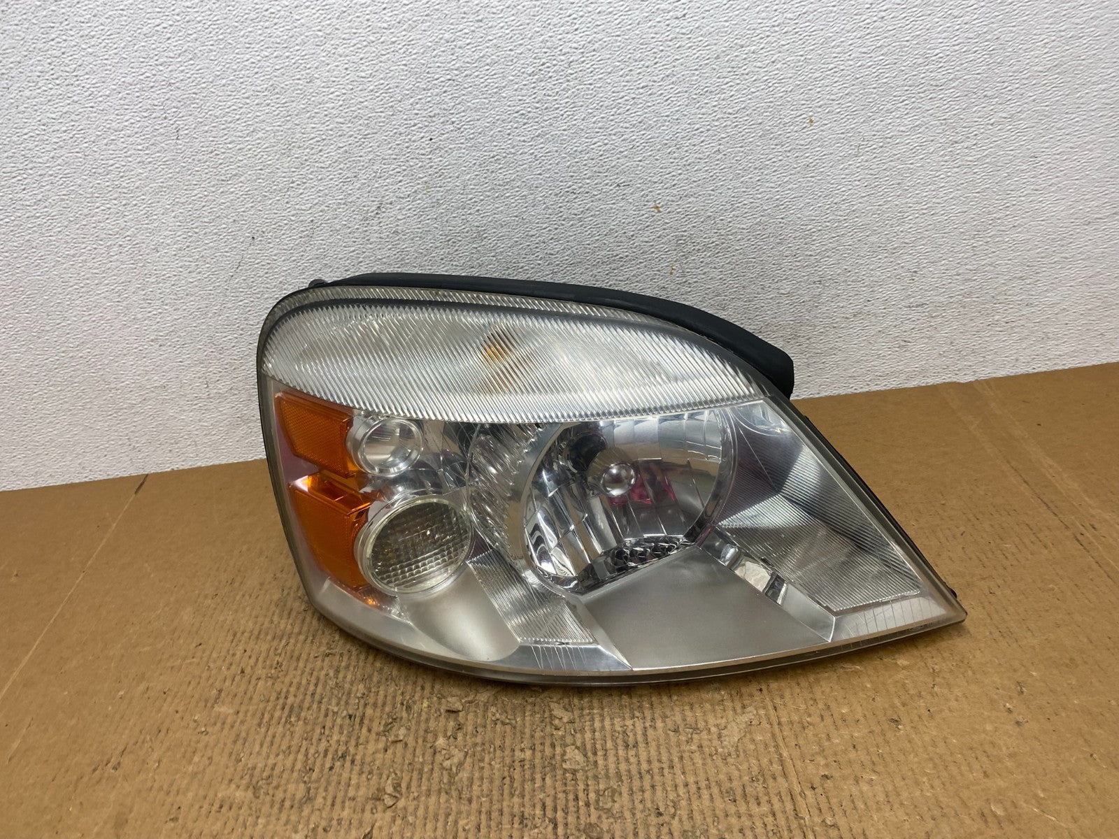 2004 - 2007 Ford Freestar Right Passenger RH Side Headlight Halogen AE2842 DW0