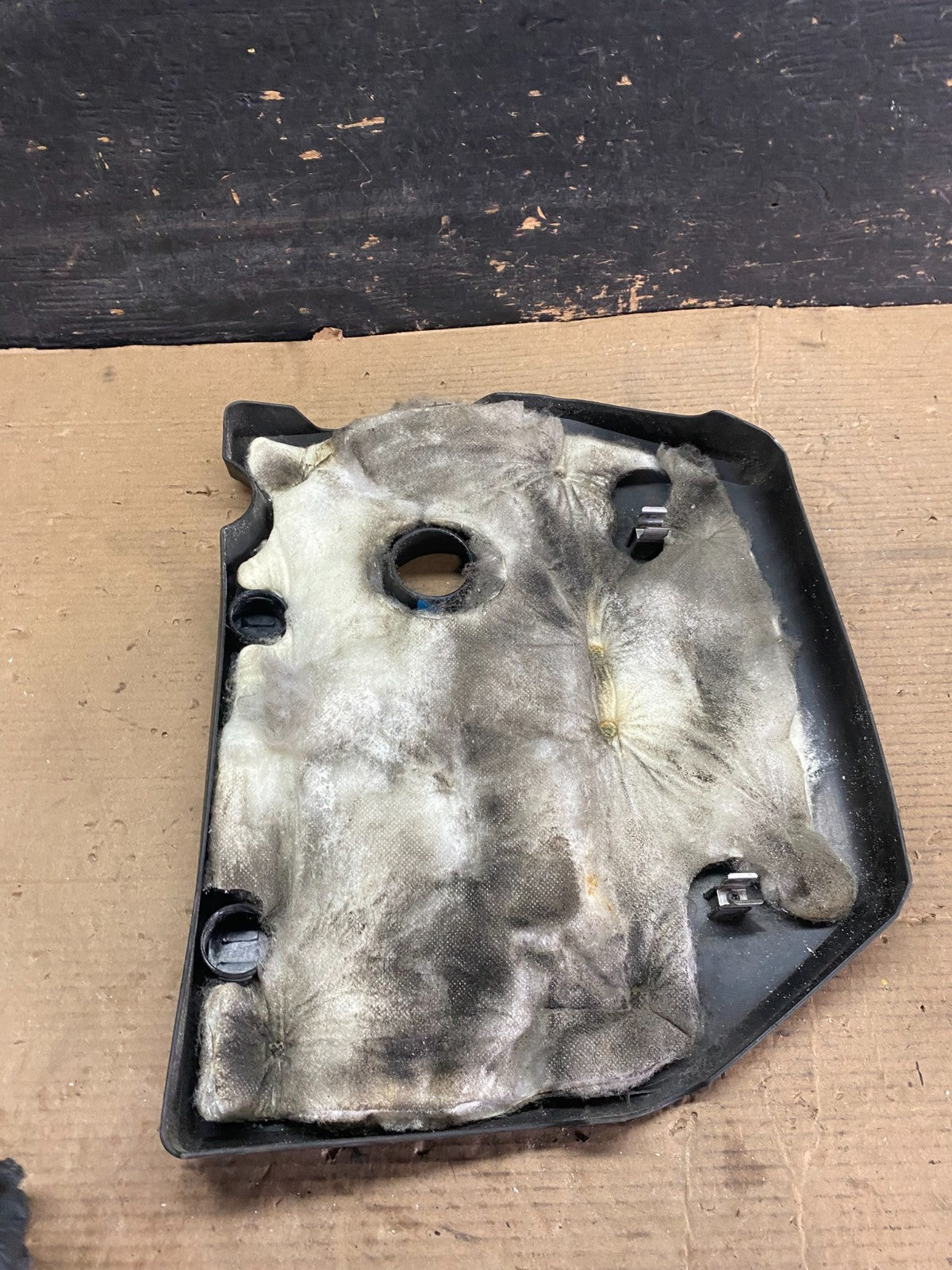 2004 to 2009 Mazda 3 DOHC 16 VALVE Engine Shield Top Cover Oem R5070 DG6