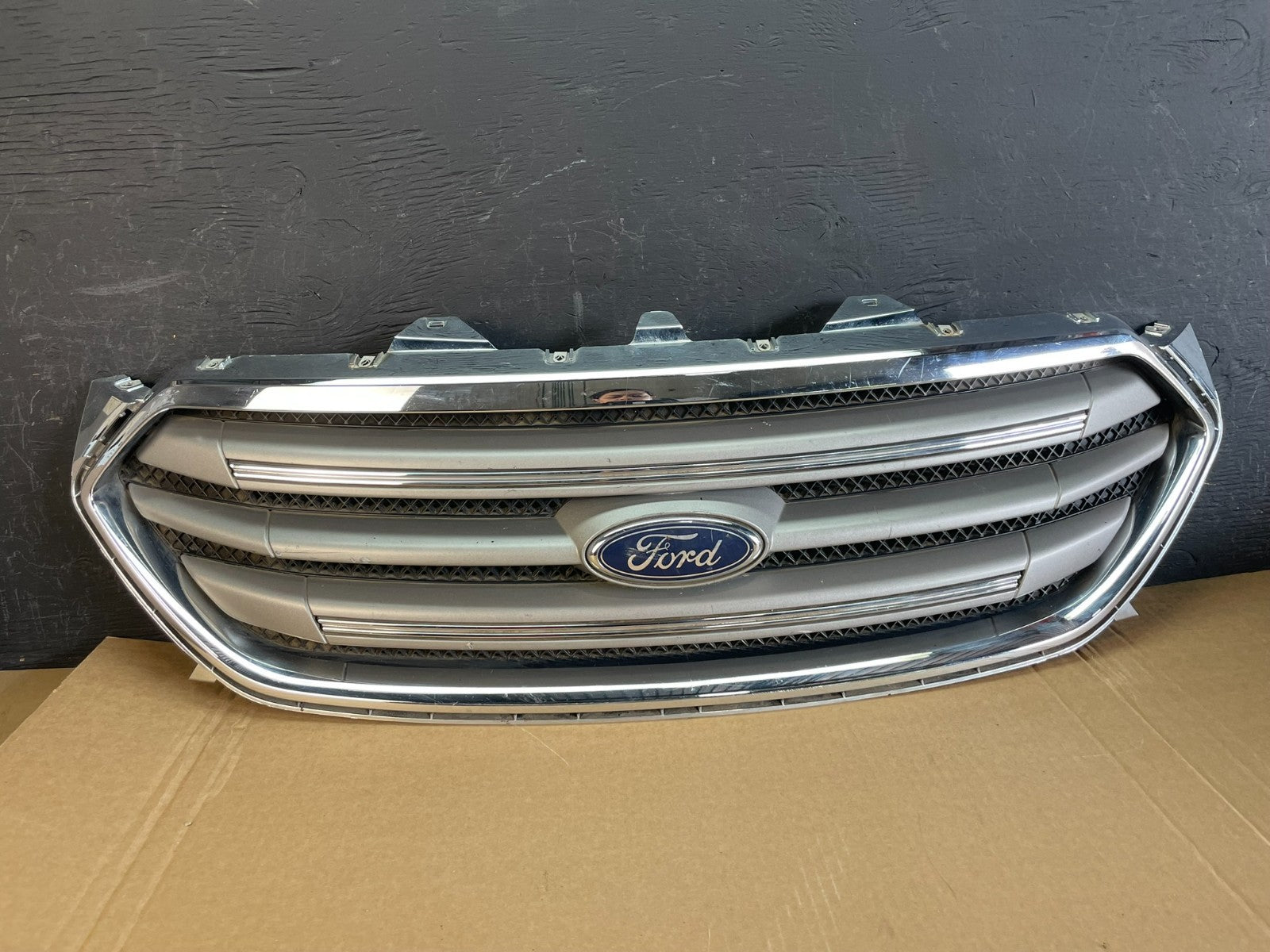 2013 to 2019 Ford Taurus Front Upper Grill Grille AC9930 DW0