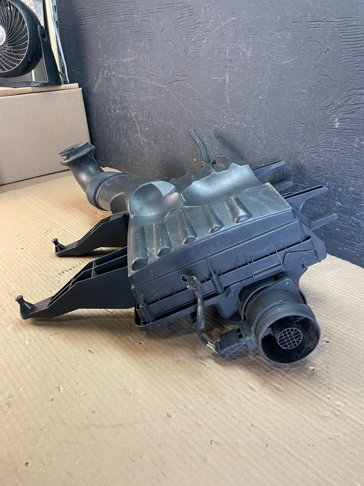 2010 to 2018 Mercedes-Benz Sprinter 2500 3.0L Air Cleaner Box AF3496 DW4