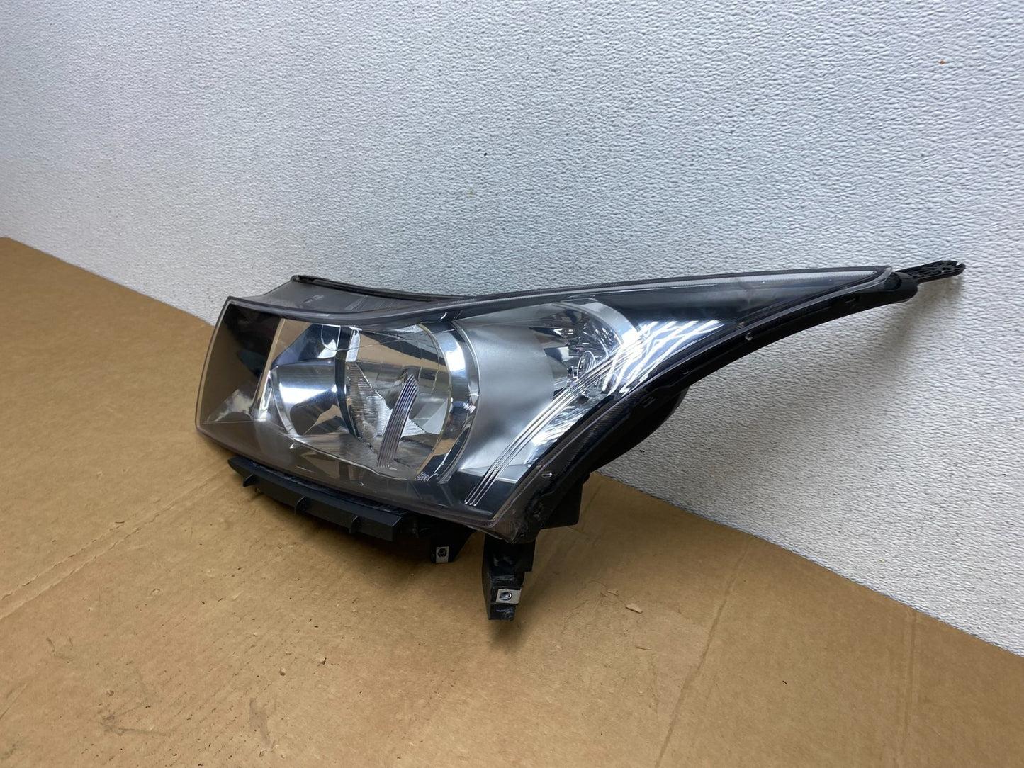 2011 to 2015 Chevrolet Cruze Halogen Left Driver LH Side Headlight AC8424 DW1