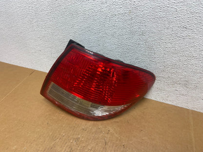 2002-2004 Infiniti i35 Right Passenger Rh Side Tail Light AE0440 DG1