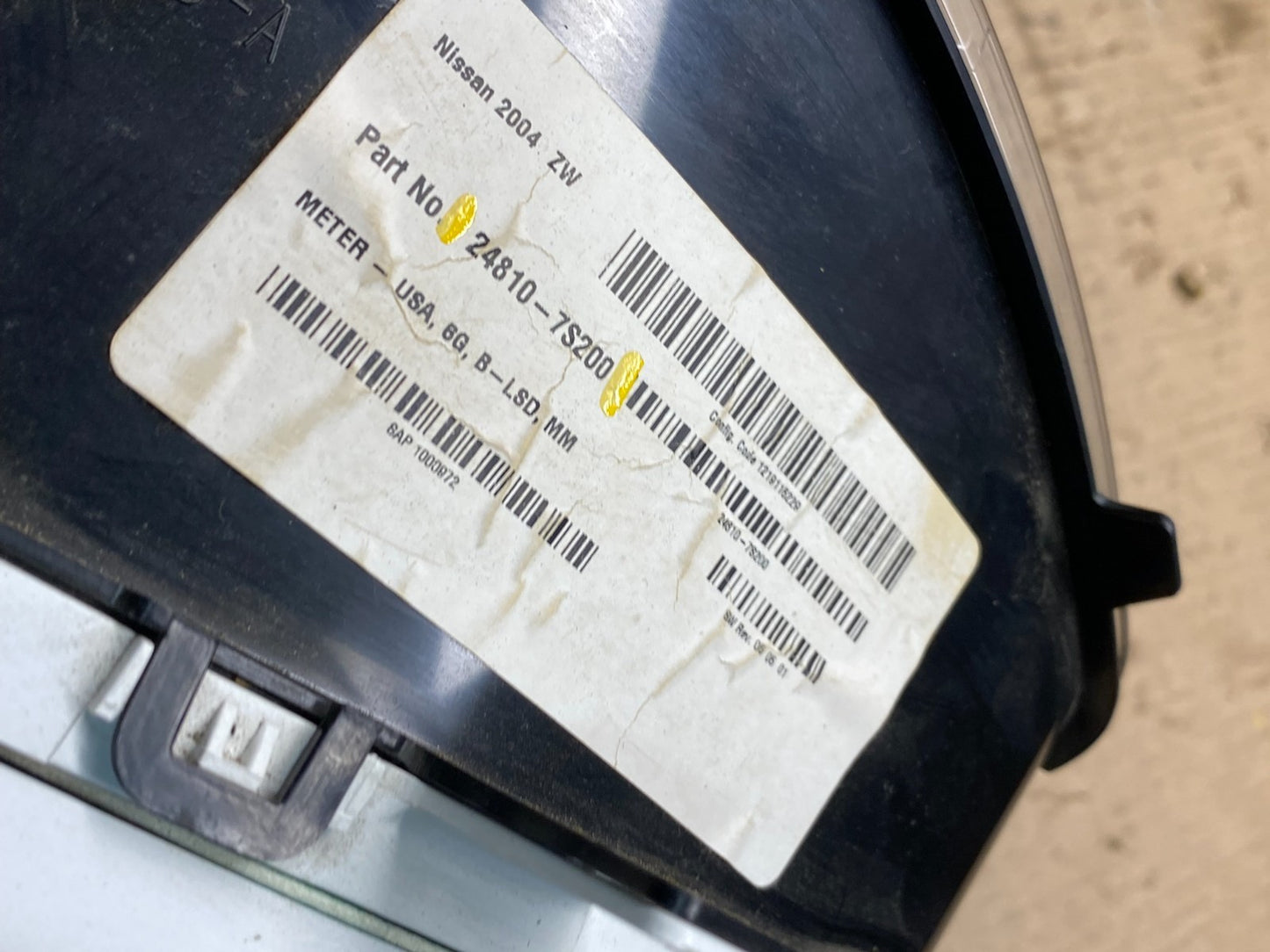 2004 to 2005  Nissan Titan Speedometer Cluster Gauge Bezel q9351 DG7