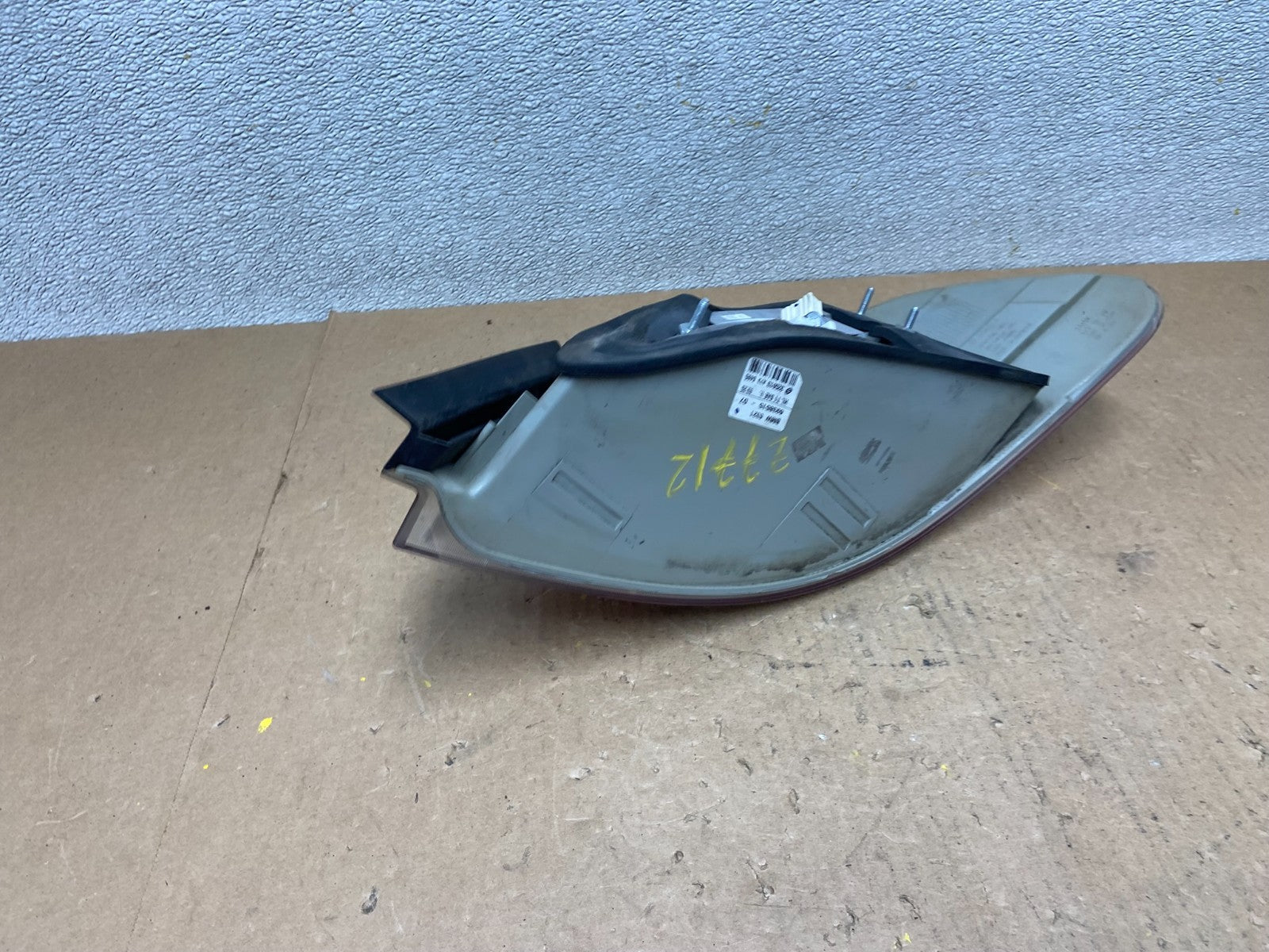 2002 to 2005 BMW 7-Series 745i 760i Left Driver Tail Light Oem Z7712 PS4