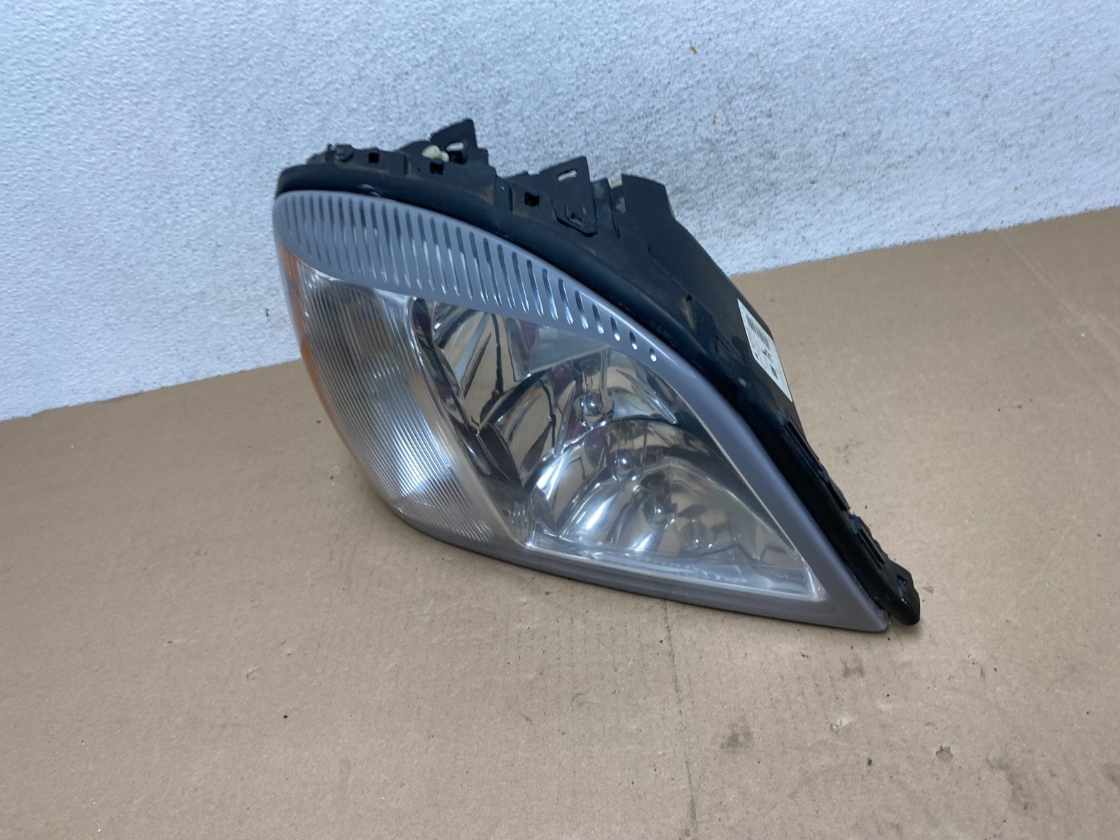 2000 to 2005 Cadillac Deville Right Passenger RH Side Headlight AG4545 DW1