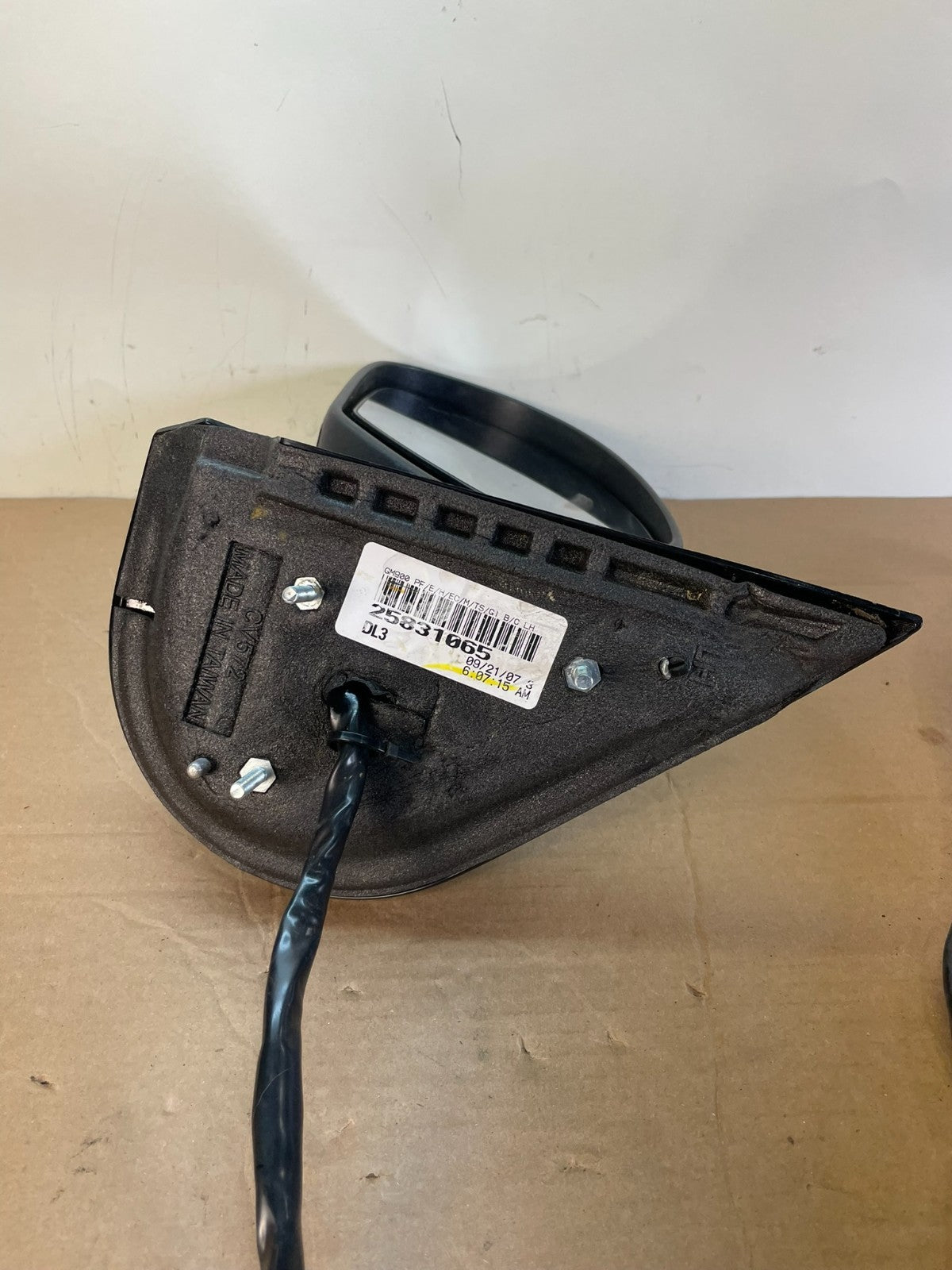 2007 to 2013 Chevrolet Tahoe Silverado Suburban Left Driver Mirror AG7865 DW4