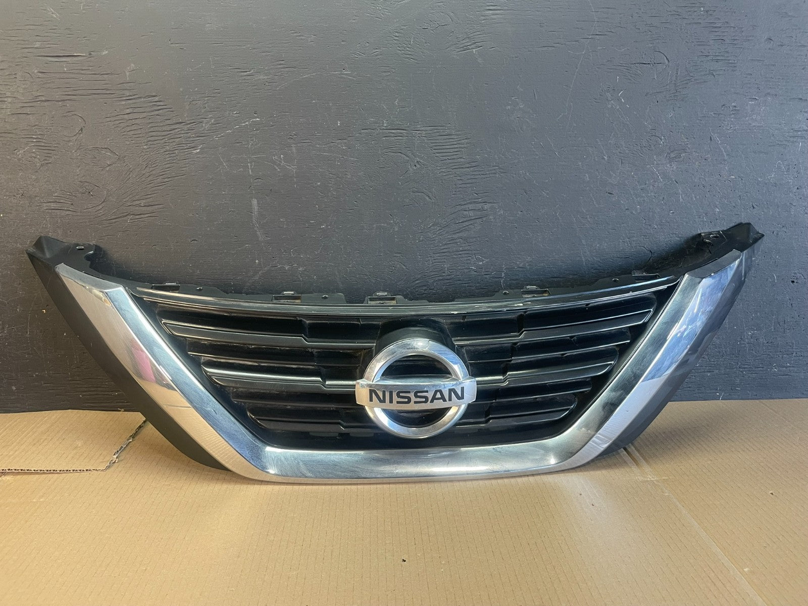 2016 2017 2018 Nissan Altima Front Upper Grill Grille Aftermarket AE3494 DG0