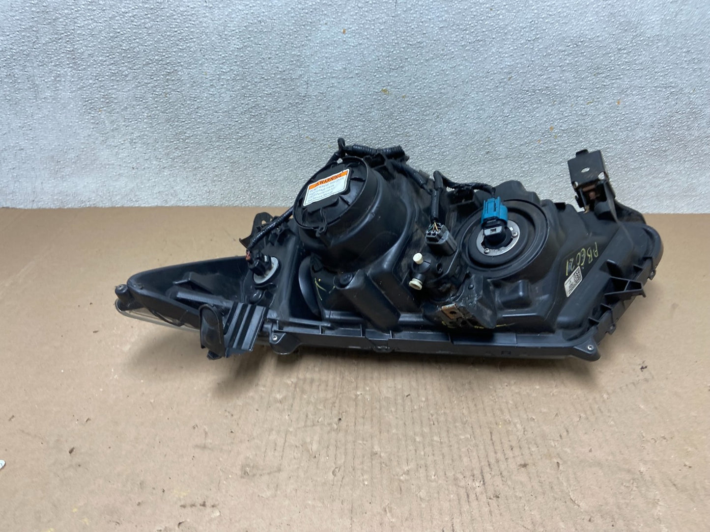 2011 to 2013 Honda Odyssey Front Right Passenger Headlight XENON Oem AB6021 DW13