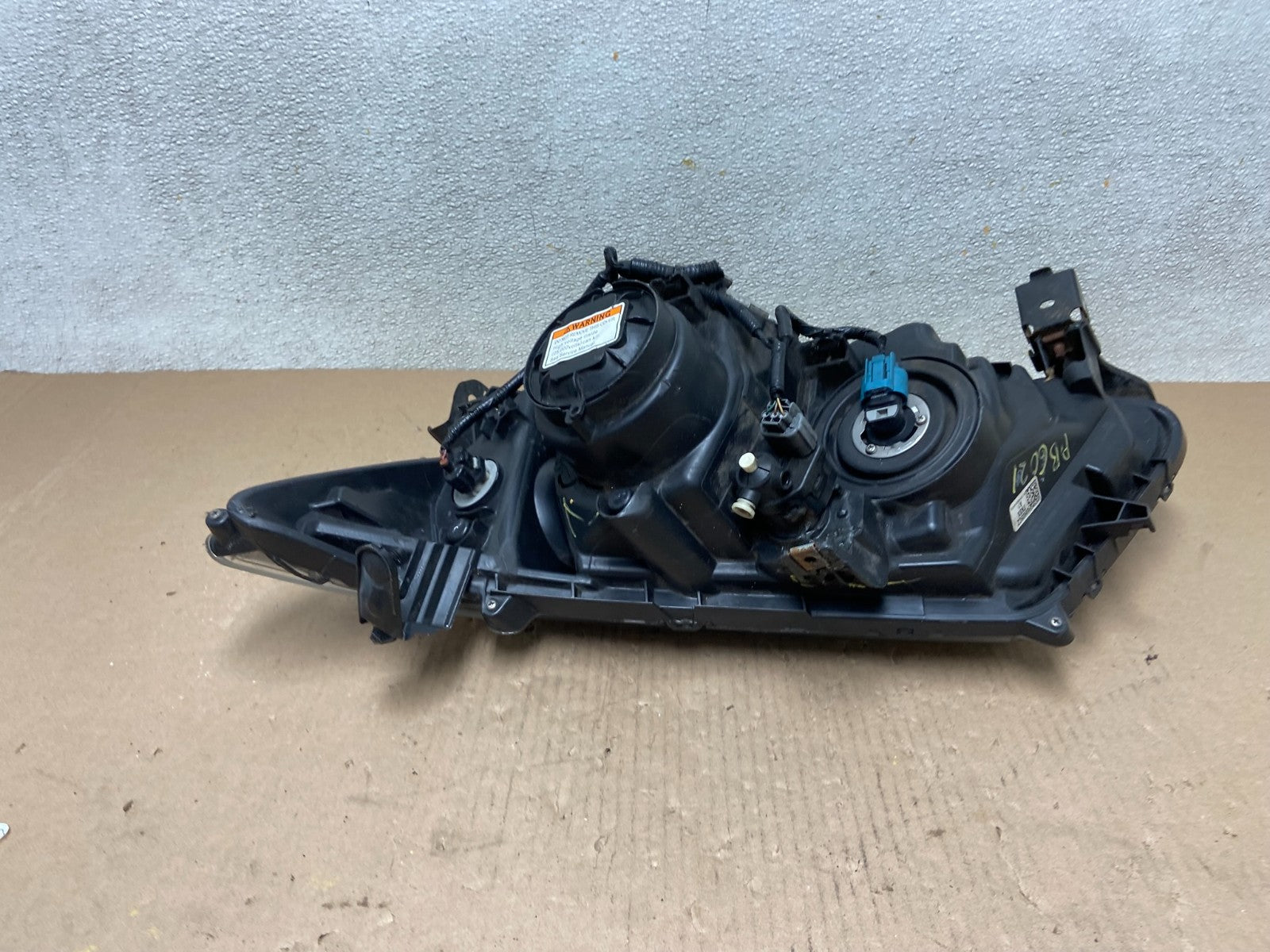2011 to 2013 Honda Odyssey Front Right Passenger Headlight XENON Oem AB6021 DW13