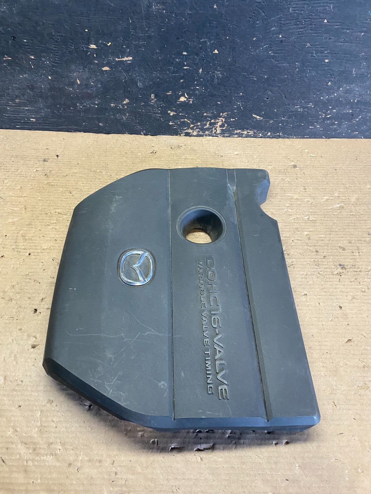 2004 to 2009 Mazda 3 DOHC 16 VALVE Engine Shield Top Cover Oem s3390 DG2