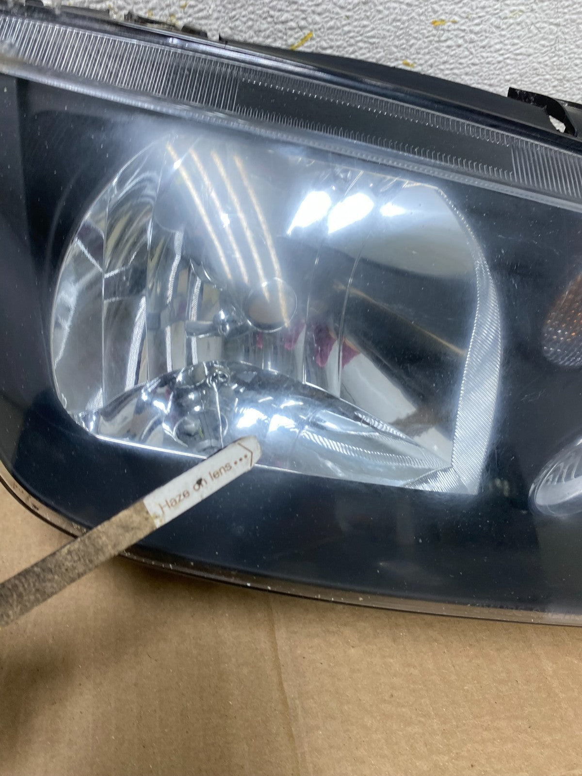 2002 to 2004 Volkswagen Jetta Left+Right Headlights AI1146 DW6