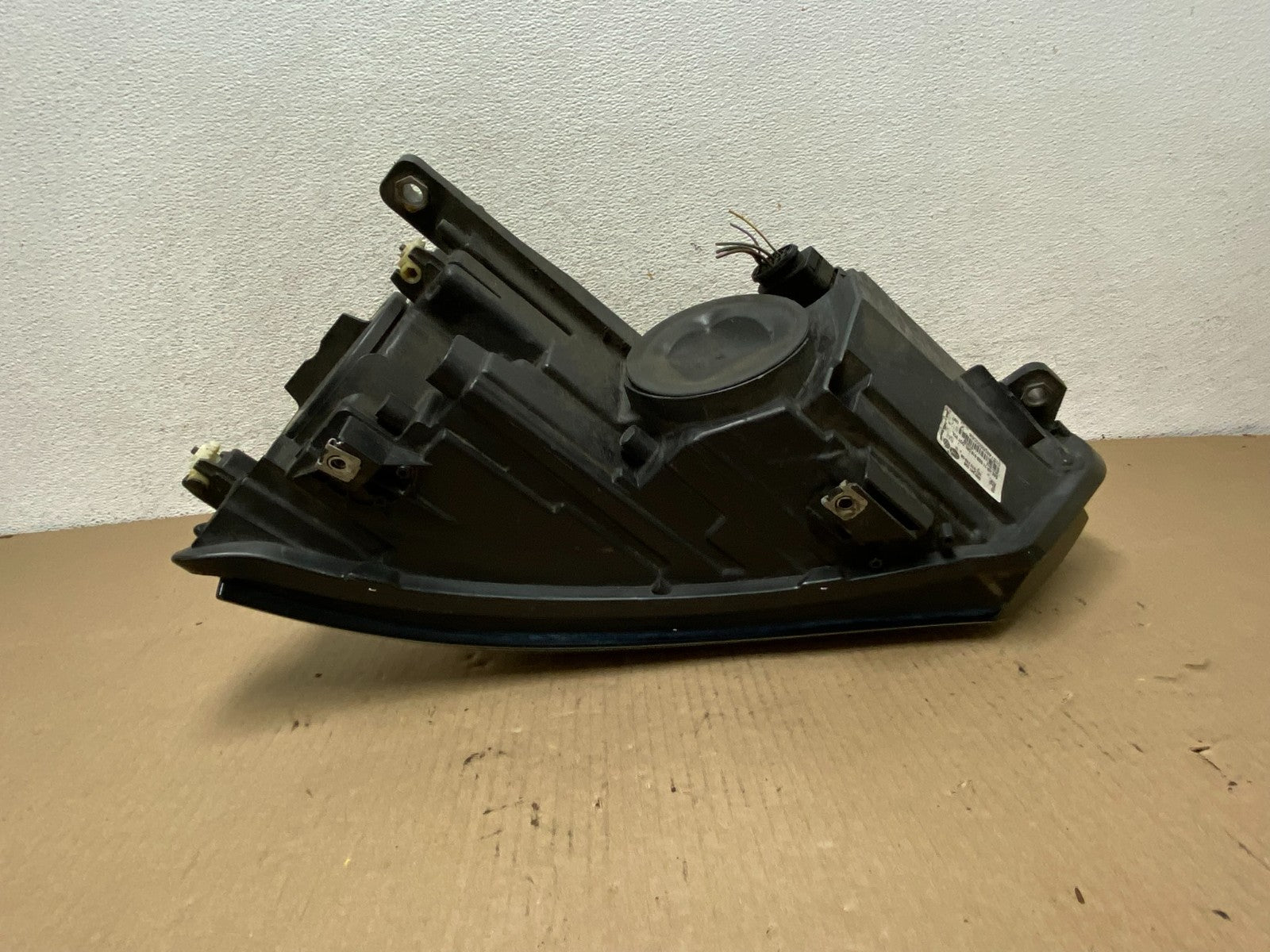 2012 to 2018 Volkswagen Tiguan Right Passenger RH Halogen Headlight AG7913 DW5