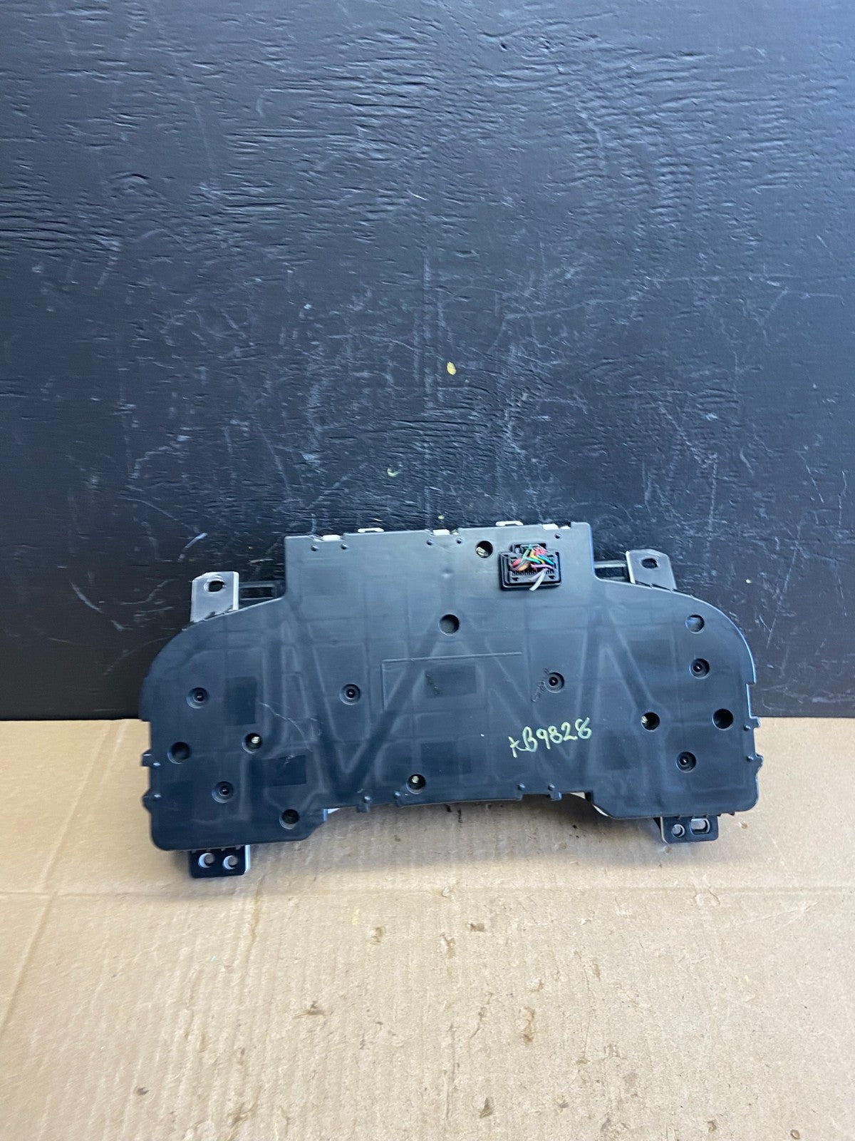 2008 to 2009 GMC Yukon Denali Cluster Gauge Speedometer AB9828 DG3