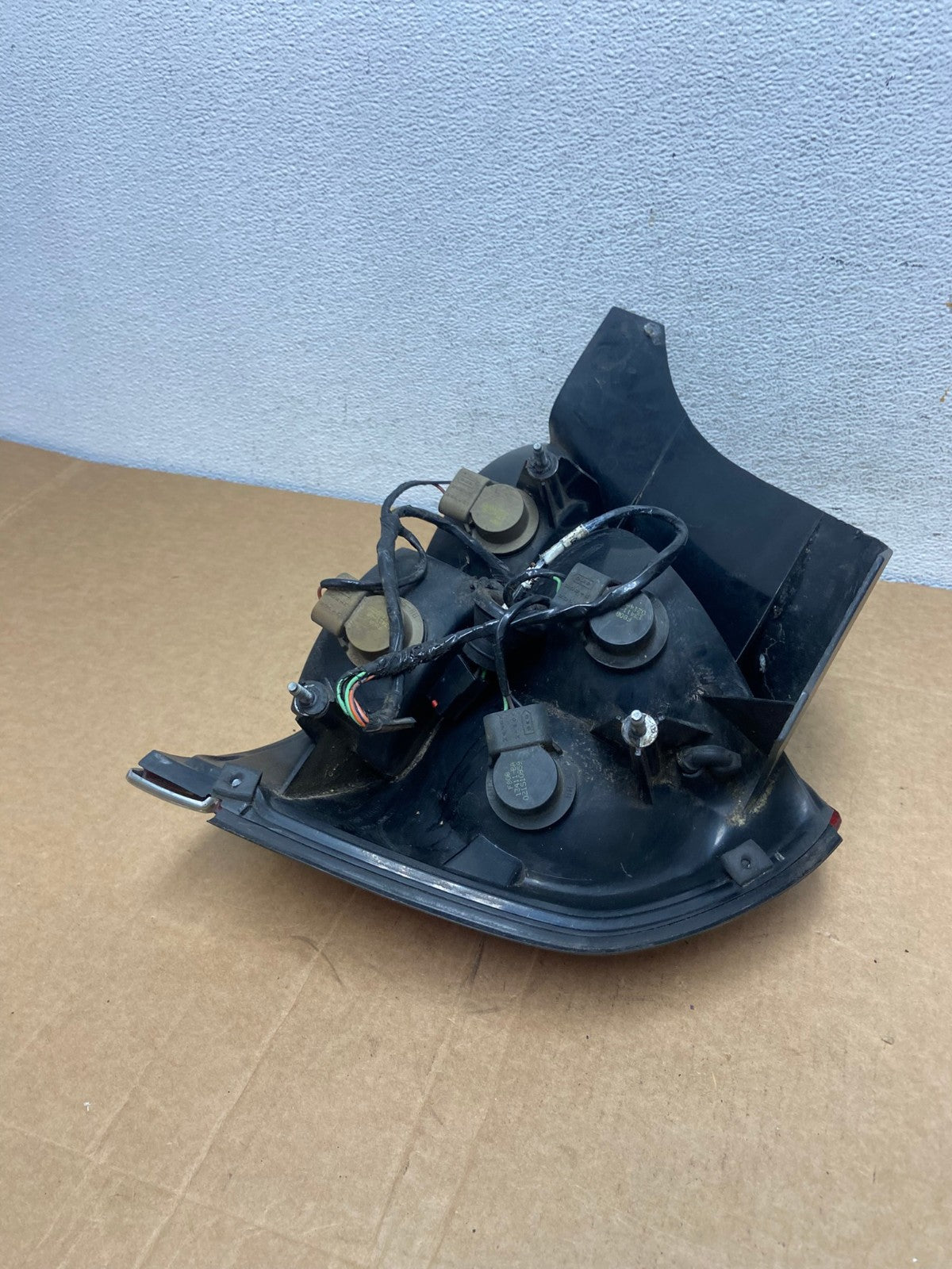 1998-2003 Ford Crown Victoria Left Driver Lh Side Tail Light AD5397 LK6