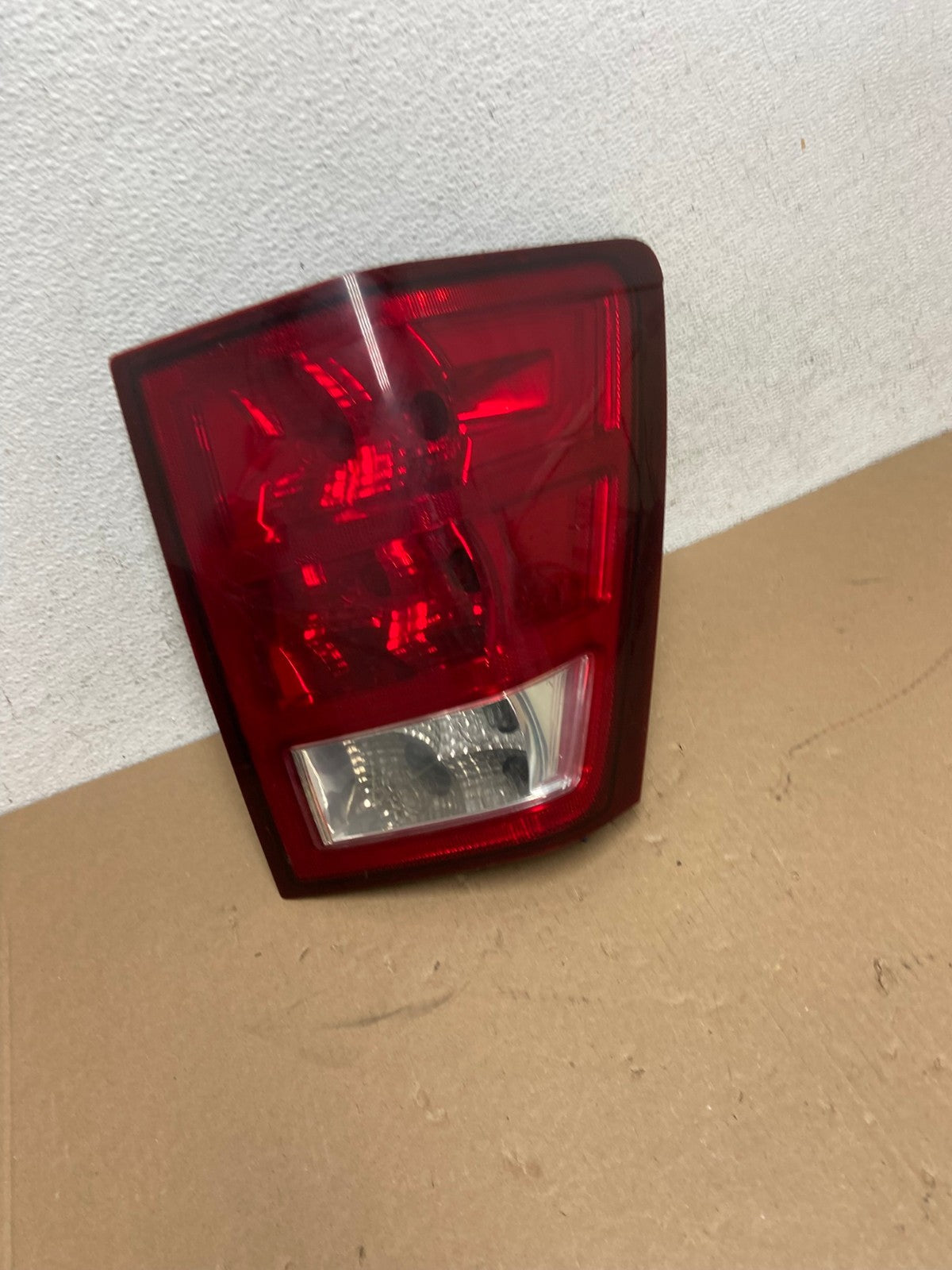 2005 - 2006 Jeep Grand Cherokee Right Passenger Rh Tail Light AD6425 LK2