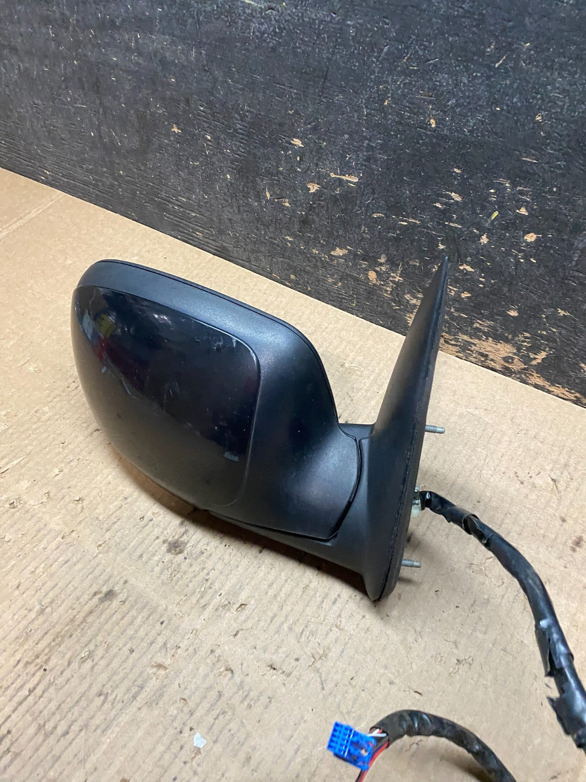 2003-2006 Chevrolet Tahoe Suburban Right Passenger Turn Door Mirror OEM x9690 DG1