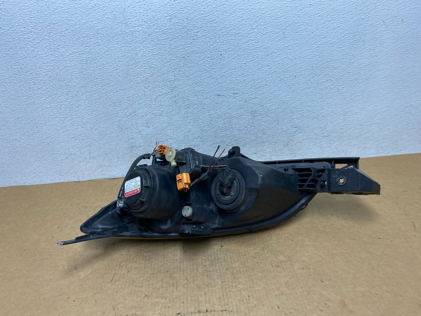 2004 to 2009 Mazda 3 Hatchback Right Passenger Rh Xenon Headlight AD4684 DW5