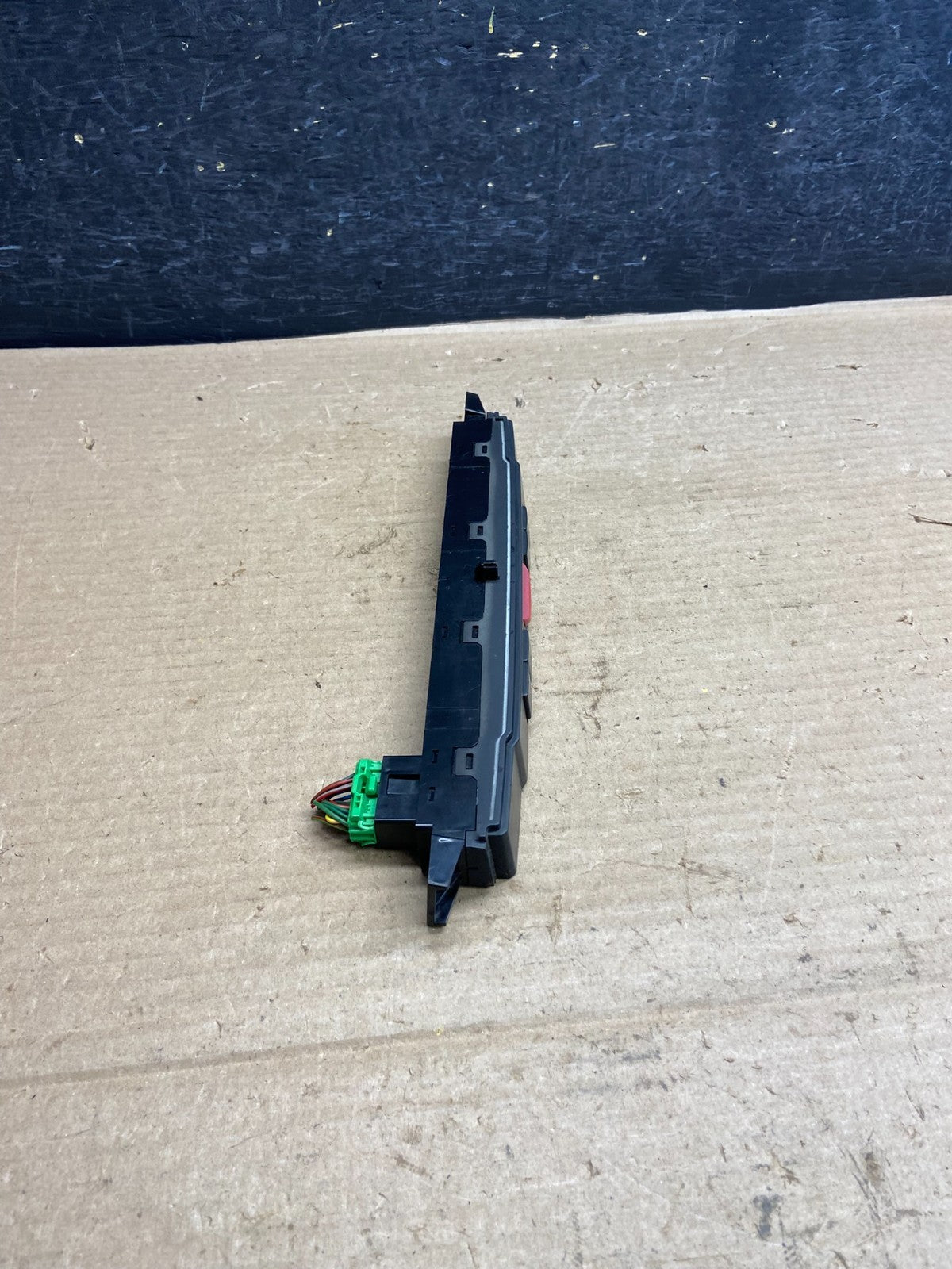 2006-2009 Land Range Rover Sport Center Console Hazard Door Lock Switch AH36601