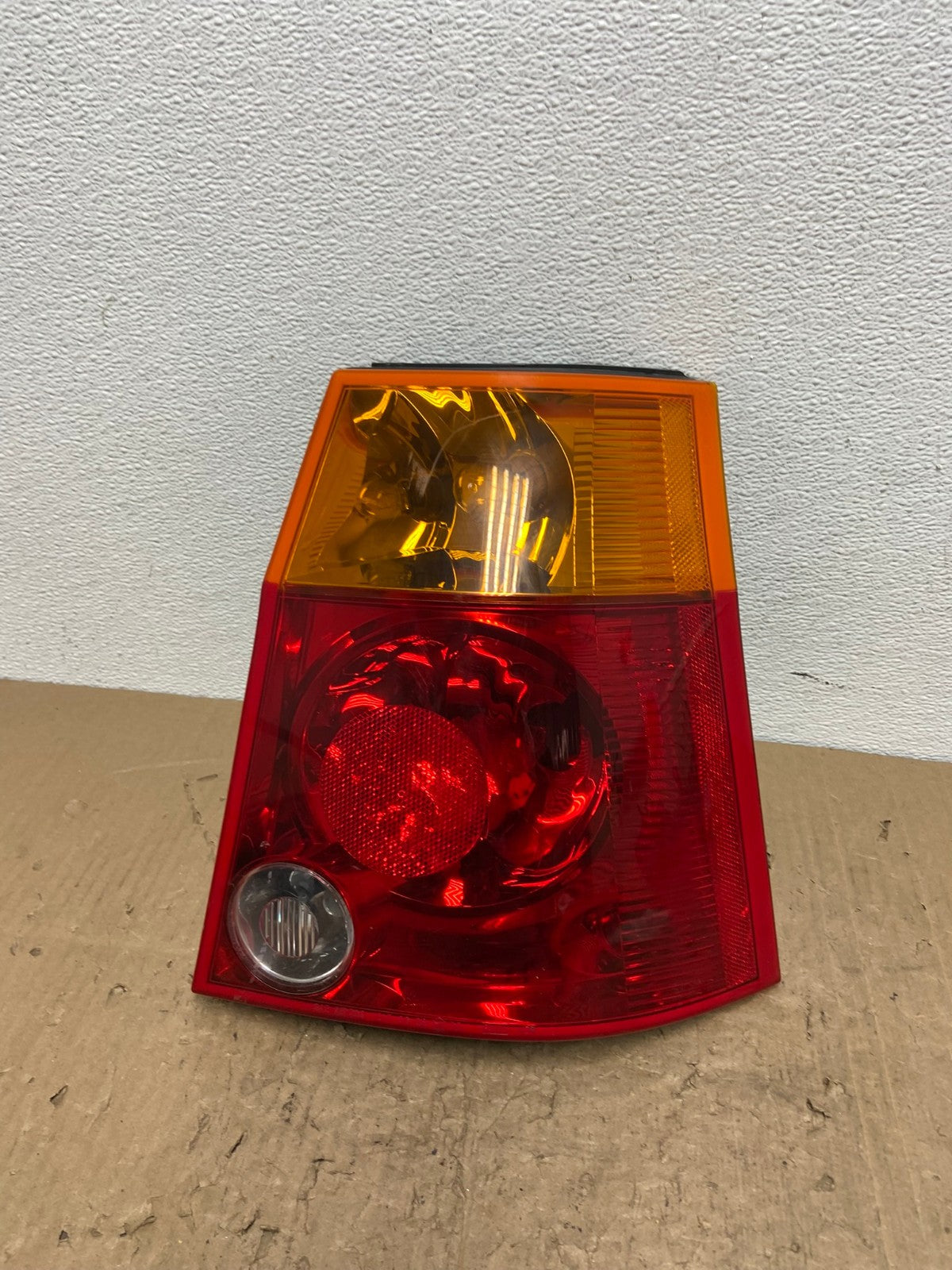 2004 to 2006 Chrysler Pacifica Right Passenger Rh Side Tail Light  AC0293 LK0