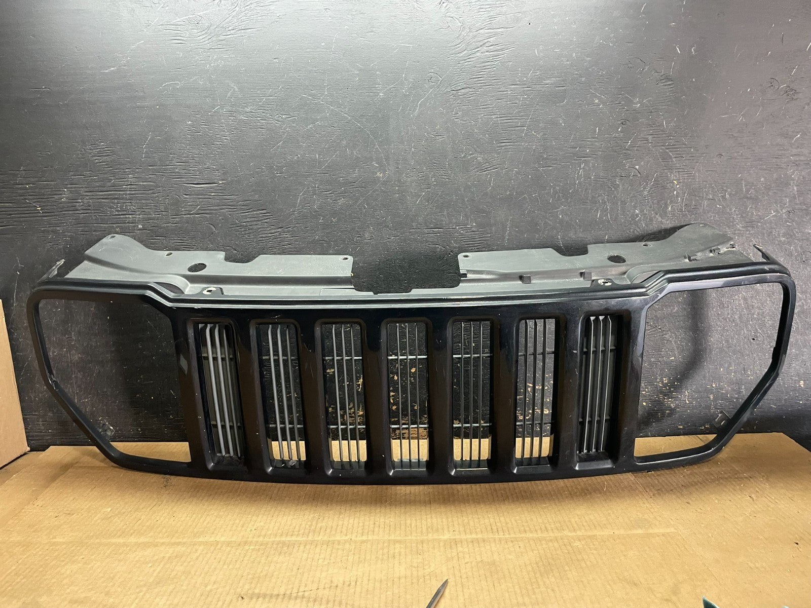 2008 2009 2010 2011 2012 Jeep Liberty Front Upper  Grill Grille OEM AA9065 DG0