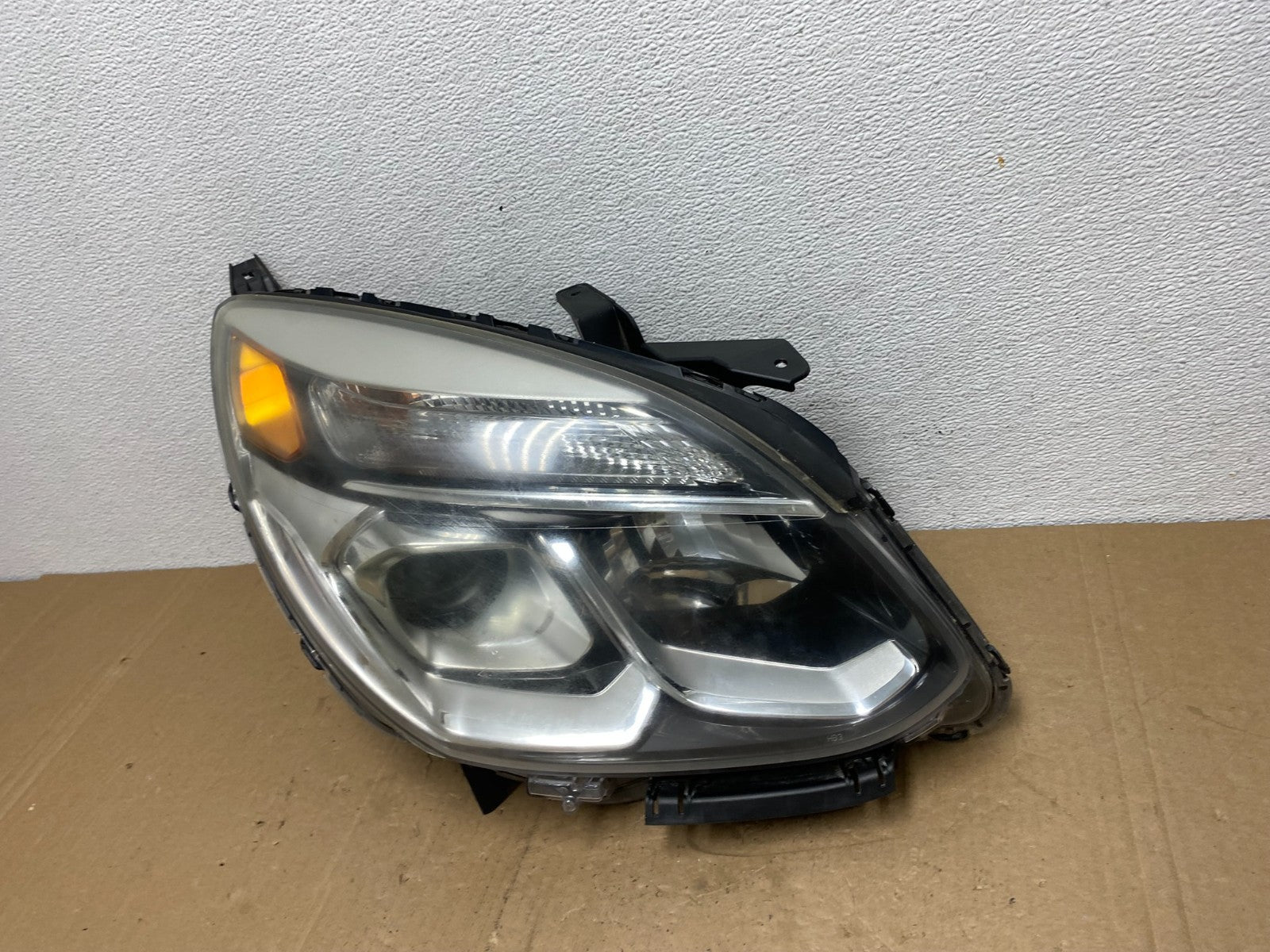2016-2018 Chevrolet Equinox Right Passenger RH Halogen Headlight AC5735 DW1