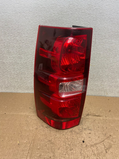 2008-2014 Chevrolet Tahoe Suburban Driver Lh Left Side Tail Light Y9214 DW0