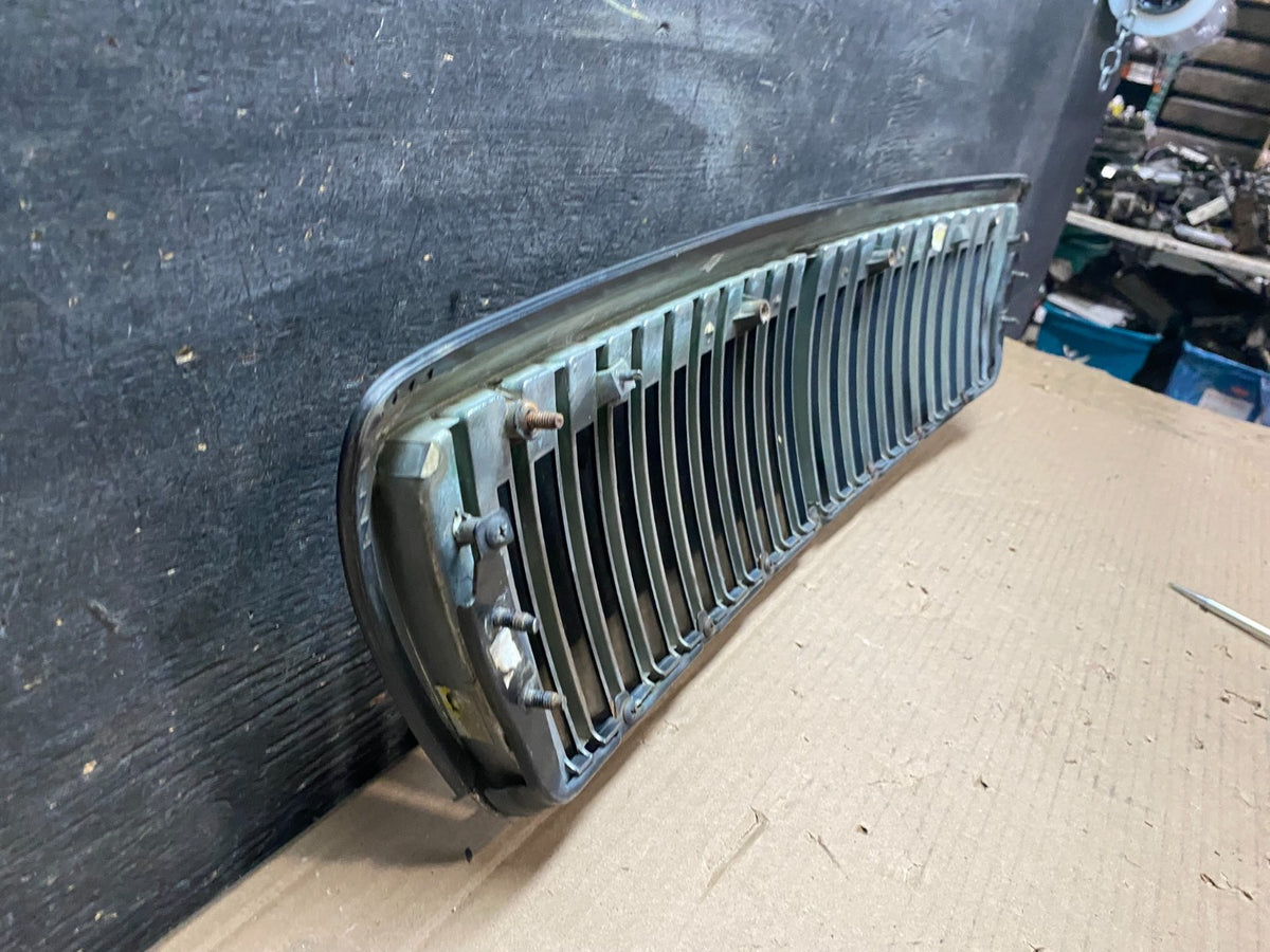 2002 to 2005 Hyundai XG350 Front Upper Grill Grille W/Emblem U7961 DG7