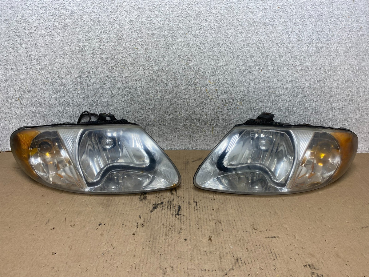 2001 to 2007 Dodge Caravan Left+Right Set Side Halogen Headlights AH1094 DG0