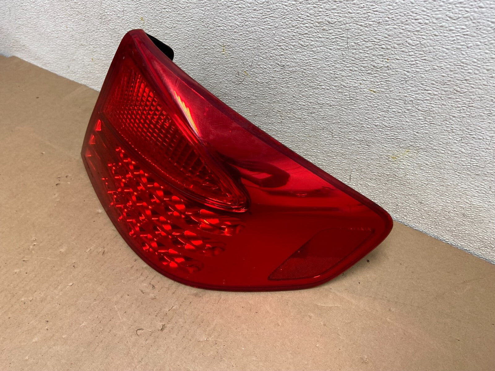 2003 to 2004 Infiniti G35 Right Passenger Rh Side Tail Light E09971