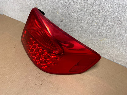 2003 to 2004 Infiniti G35 Right Passenger Rh Side Tail Light E09971
