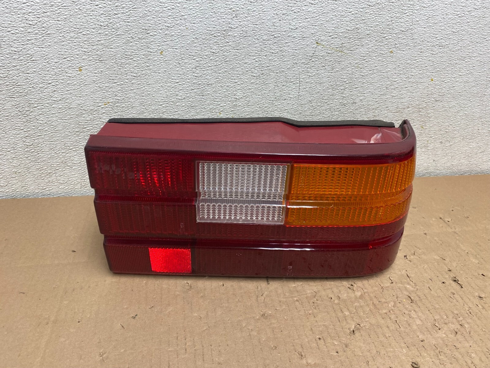 1990 to 1992 Land Rover 800 Right Passenger RH Side Tail Light L7193 DG0
