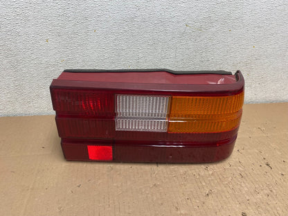 1990 to 1992 Land Rover 800 Right Passenger RH Side Tail Light L7193 DG0