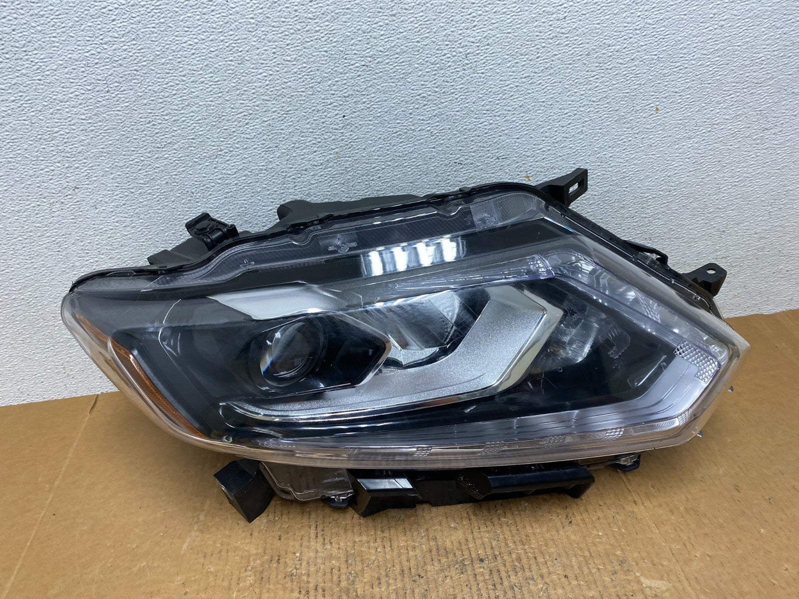 2014 2015 2016 Nissan Rogue Right Passenger RH Halogen Headlight TYC AE0281 DW0
