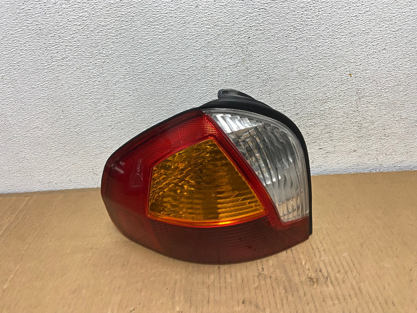 2001 - 2004 Hyundai Santa Fe Left Driver LH Side Tail Light AD0790 LK0