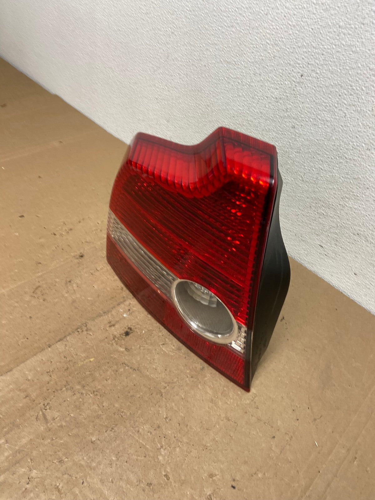 2004 to 2007 Volvo S40 Left Driver LH Side Tail Light AC5941 LK1