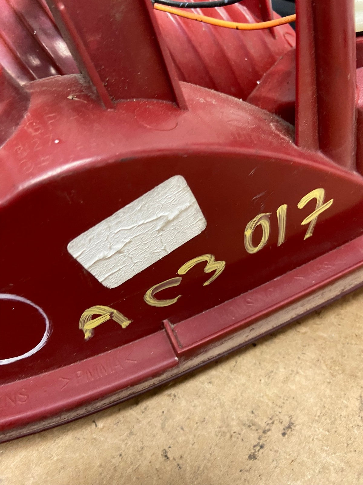 2001 2002 2003 Hyundai Elantra Right Passenger Rh Tail Side Light  AC3017 LK6
