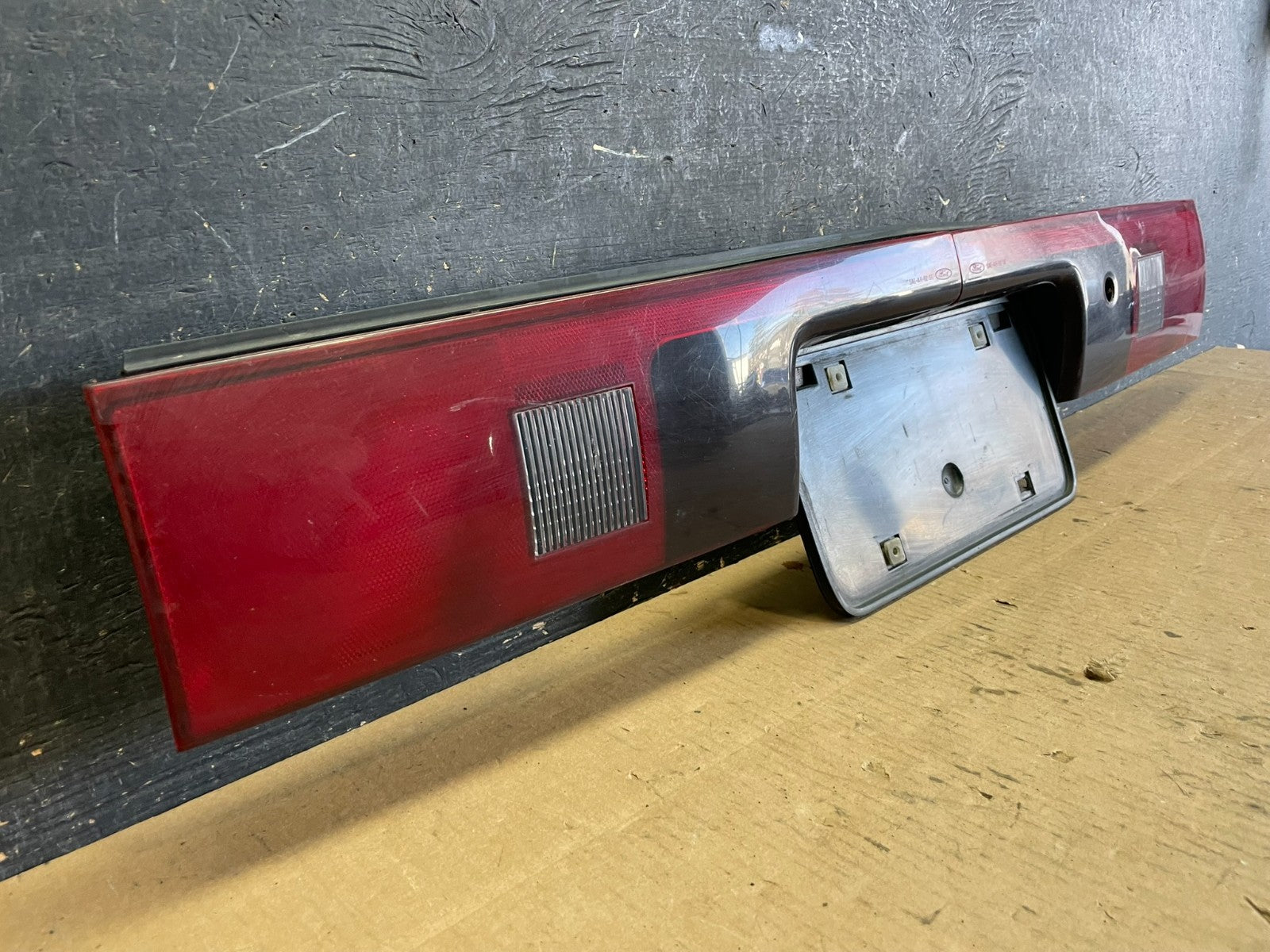 Ford Center Brake Tail Light Panel f24b-13b414 Oem aa2464 DG1