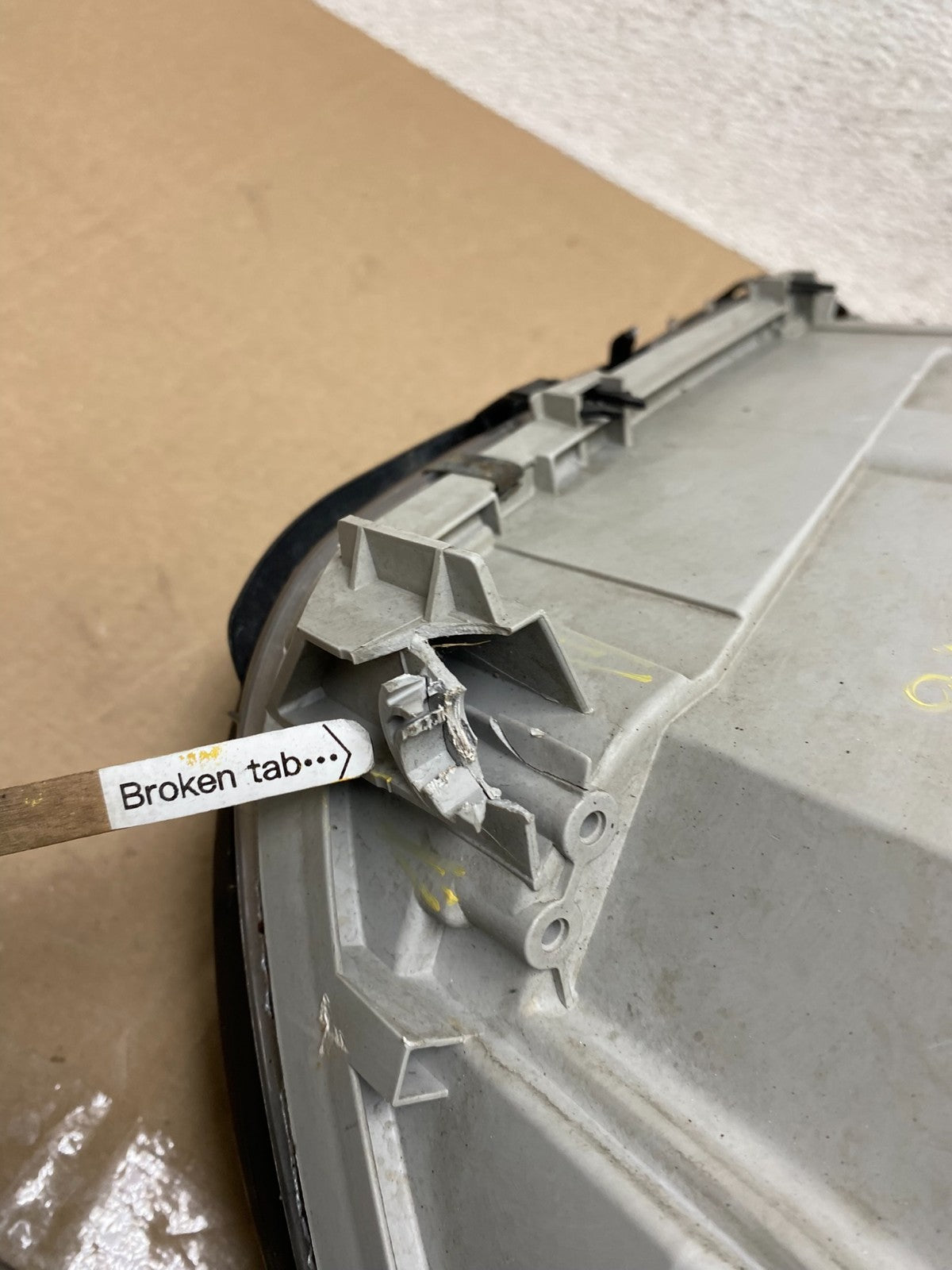 2005 to 2007 Mercedes-Benz C-Class Right Passenger Side Headlight AE6676 DW5