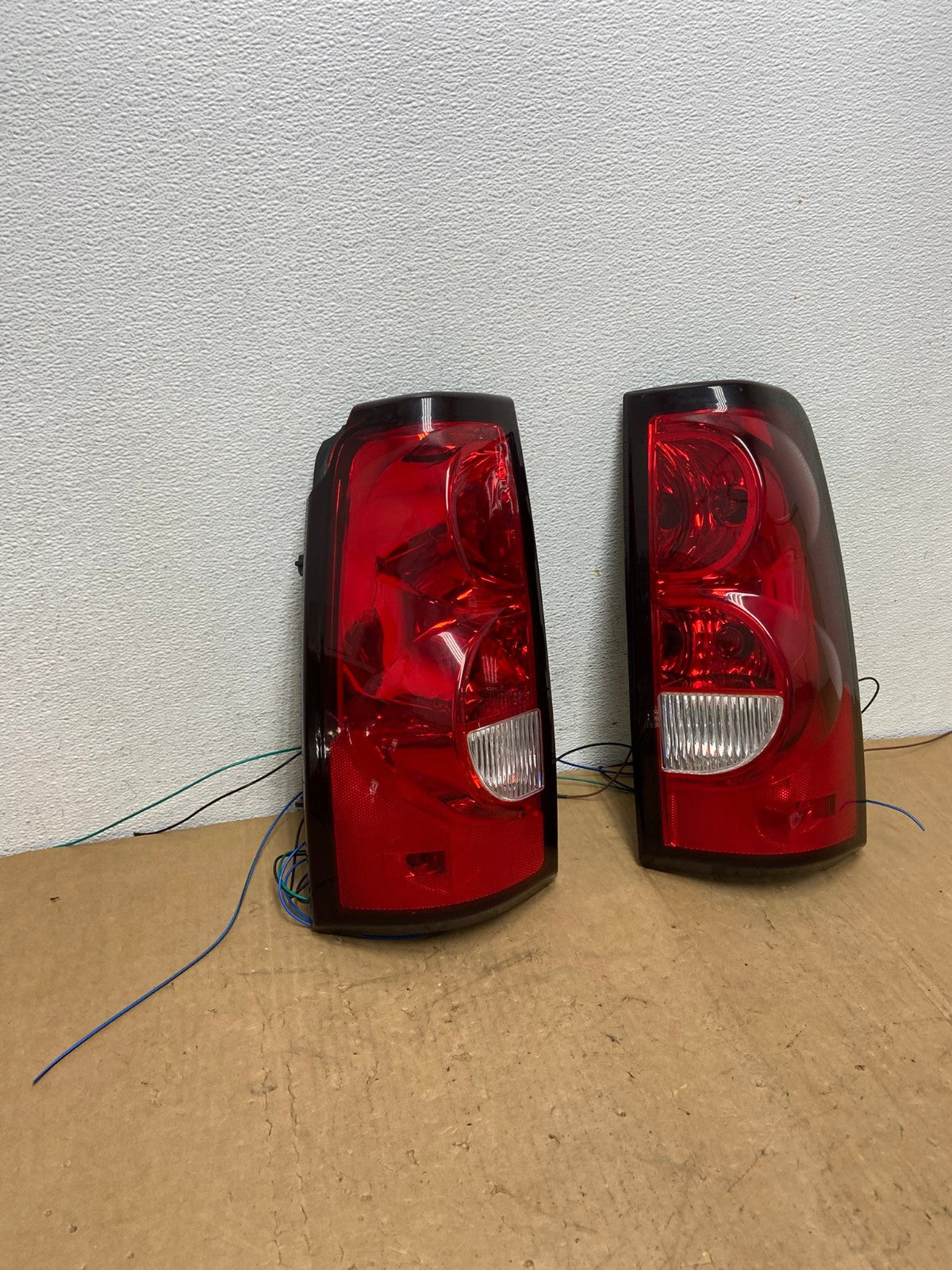 2003-2006 Chevrolet Silverado Left + Right Side Tail lights AD1291 LK2