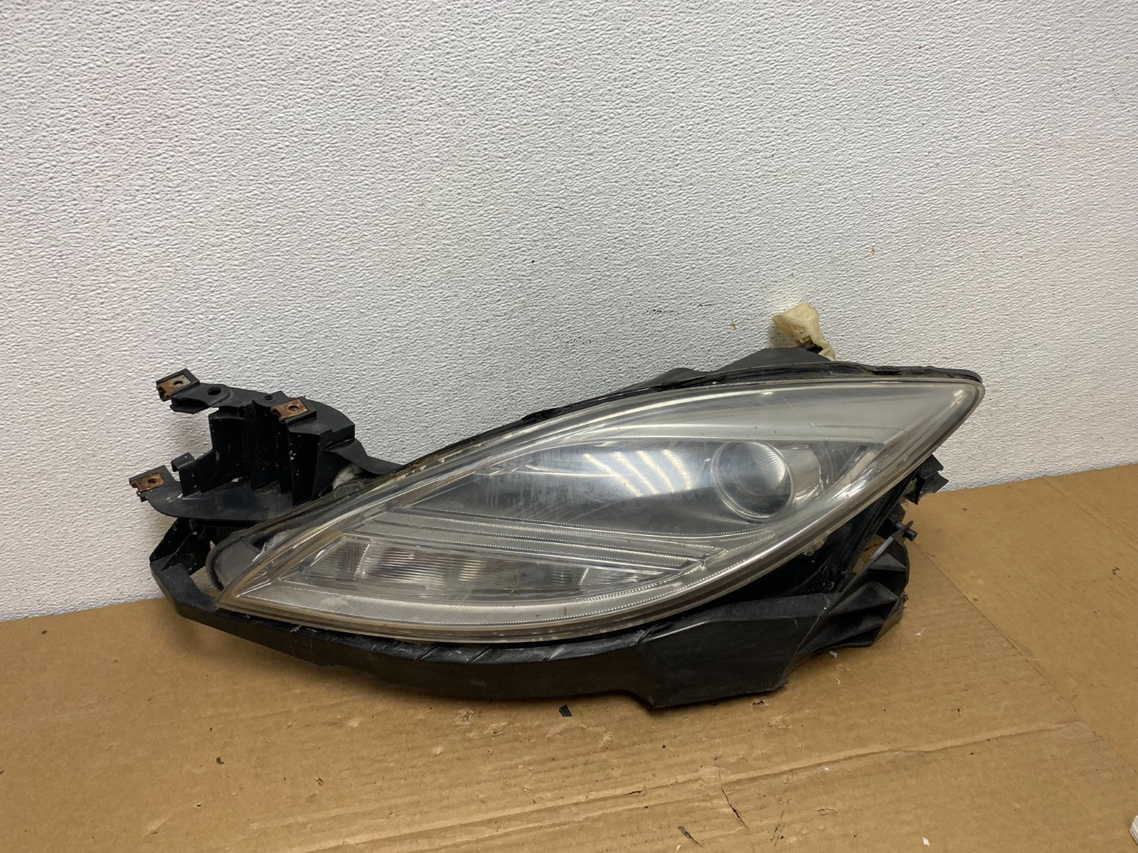 2009 - 2010 Mazda 6 Left Driver LH Side Halogen Headlight AD3892 DW0