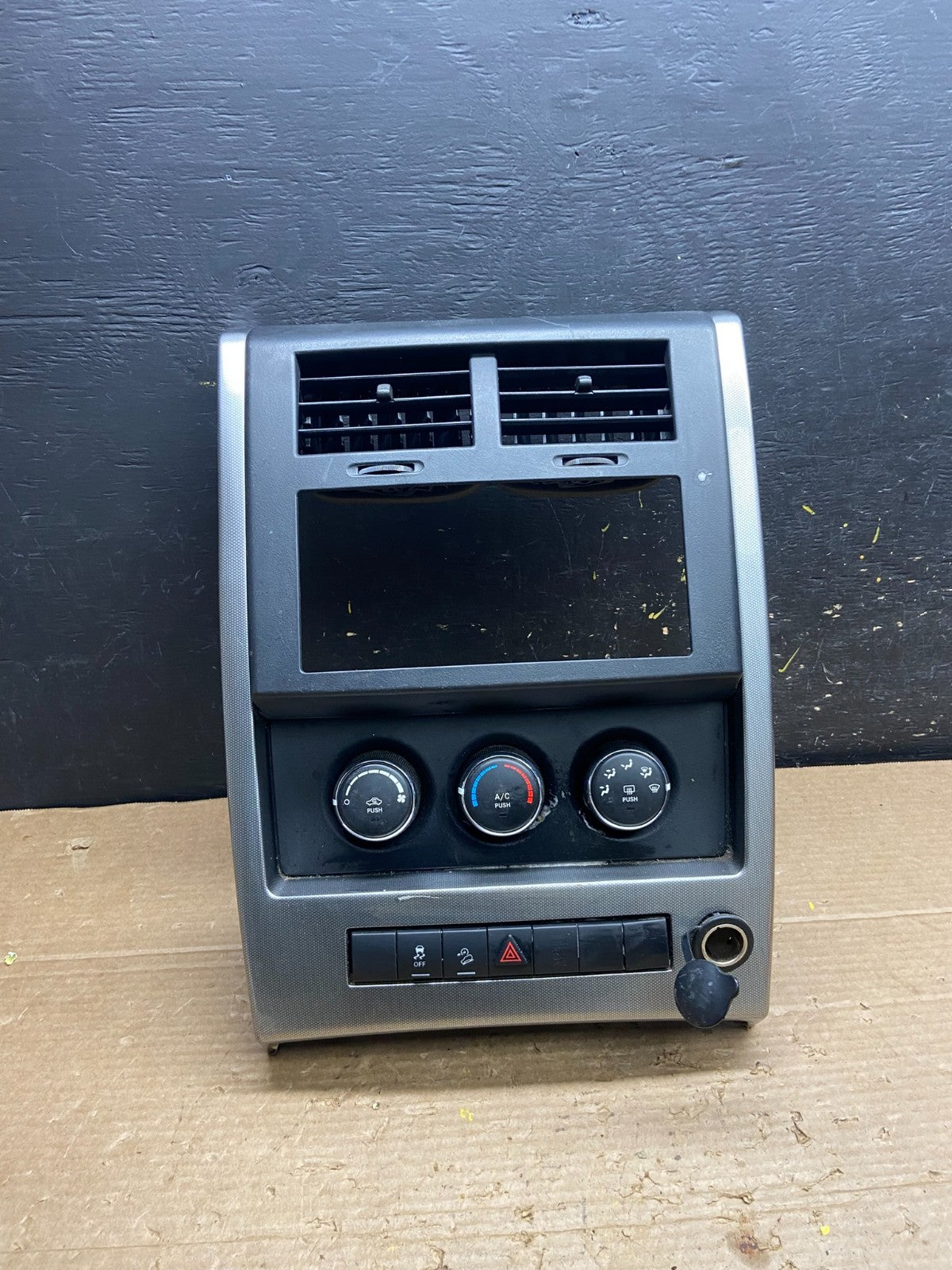 2008 to 2012 Jeep Liberty Dash Climate Temperature Control Radio Bezel W3072 DG0