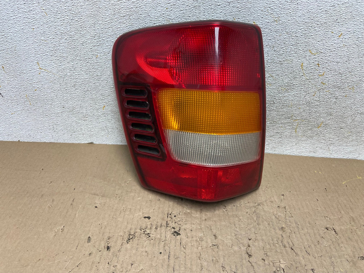 1999 - 2004 Jeep Grand Cherokee WJ Left Driver Lh Tail Light AH6035 LK0