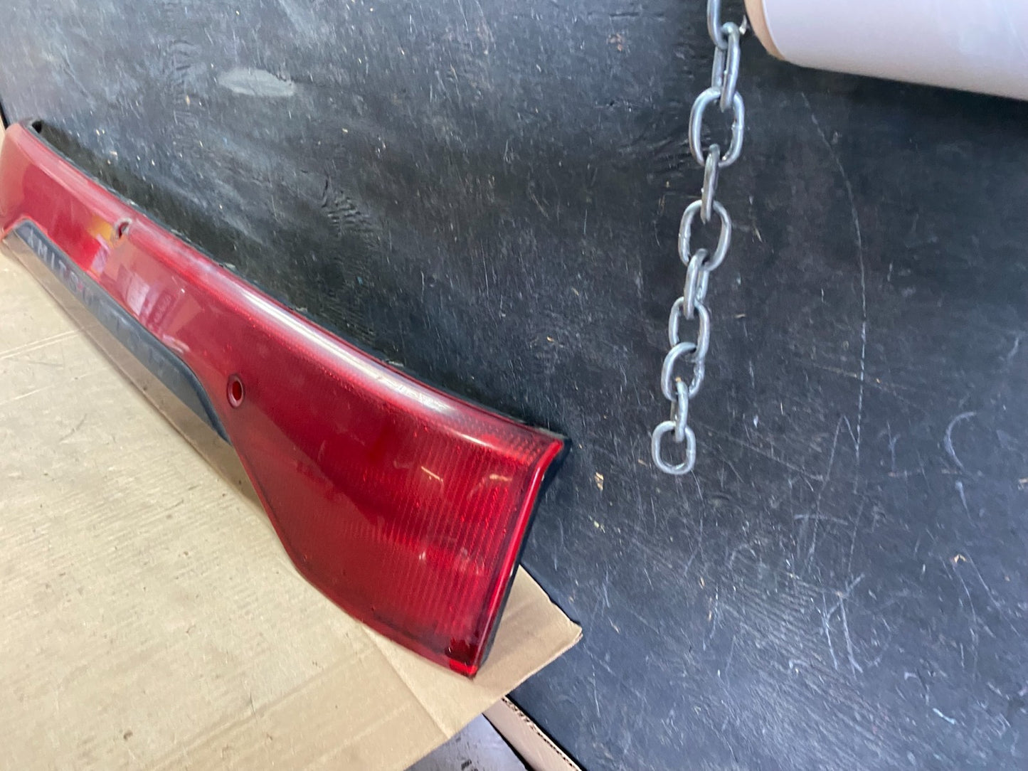 1997-2000 Mitsubishi Montero Sport Tailgate Center Tail Light Panel r7846 DG1