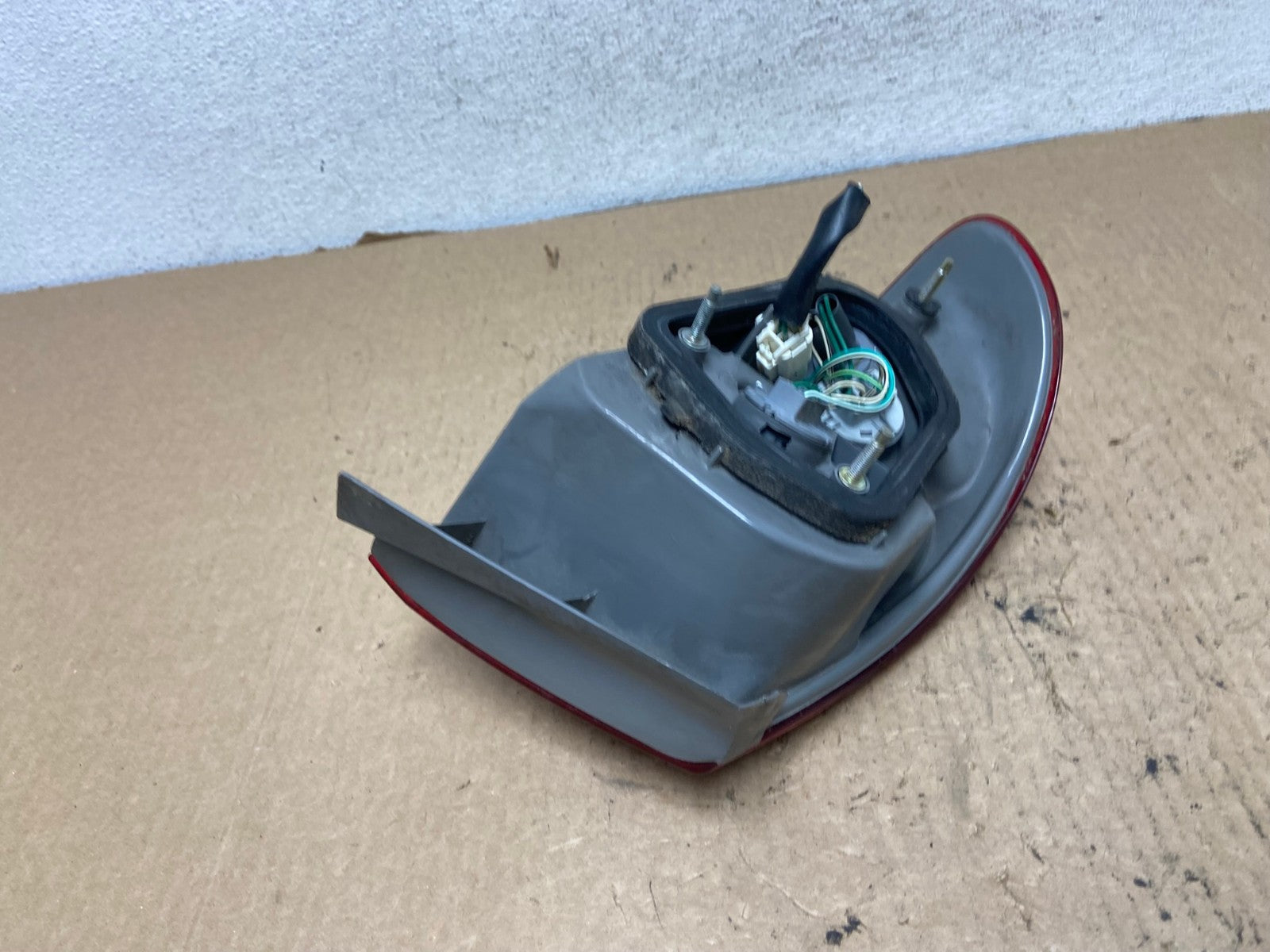1998 1999 2000 Toyota Corolla Right Passenger Side Tail light AG2516 LK3